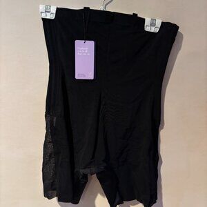 NWT Honeylove Black SuperPower Short